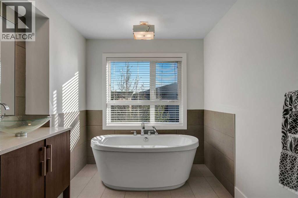 86 West Point Mews Sw, Calgary, Alberta  T3H 0X5 - Photo 32 - A2262618