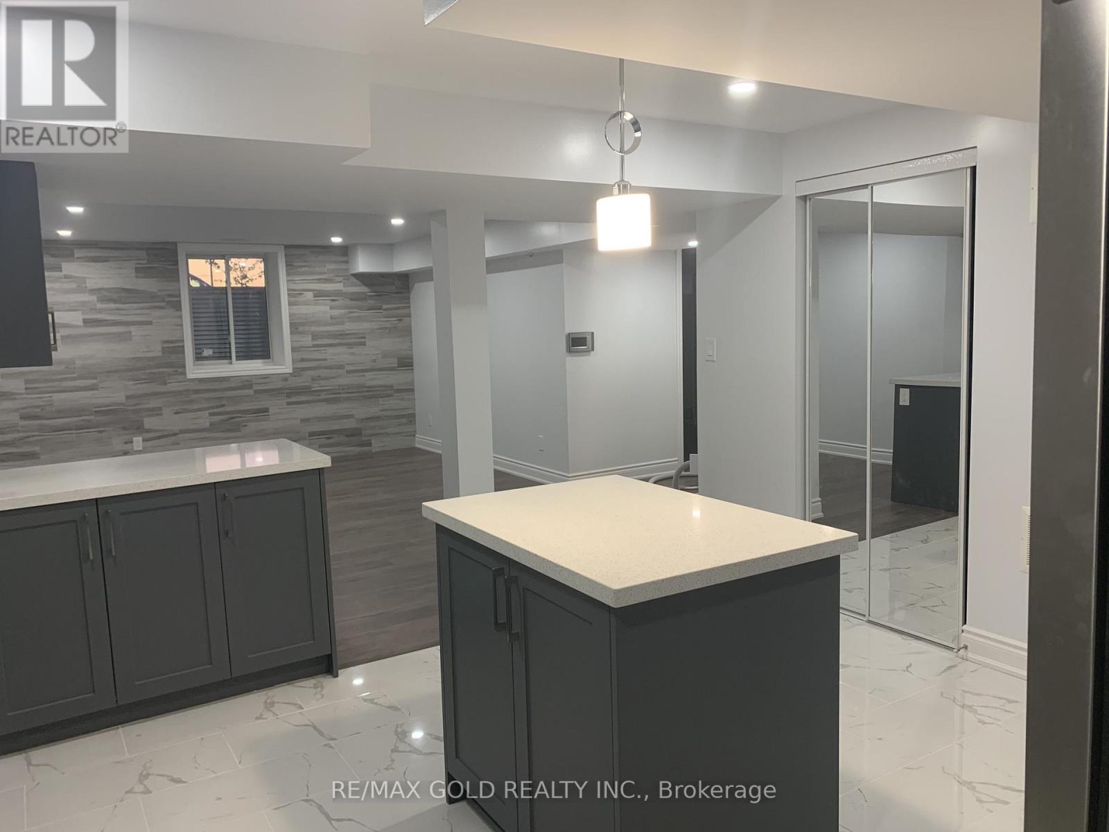 9 Dopp Crescent, Brampton, Ontario  L6P 4C8 - Photo 17 - W12475963