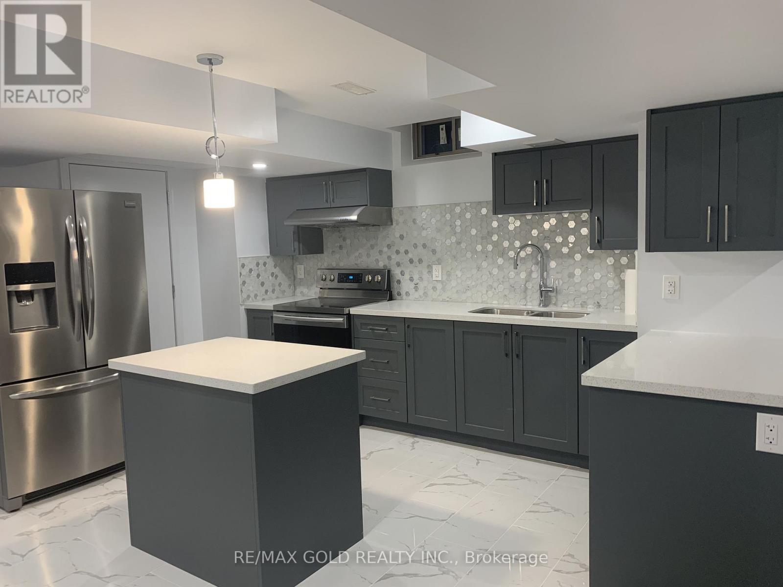 9 Dopp Crescent, Brampton, Ontario  L6P 4C8 - Photo 16 - W12475963
