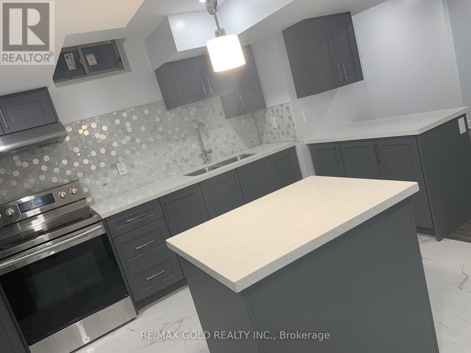 9 Dopp Crescent, Brampton, Ontario  L6P 4C8 - Photo 19 - W12475963