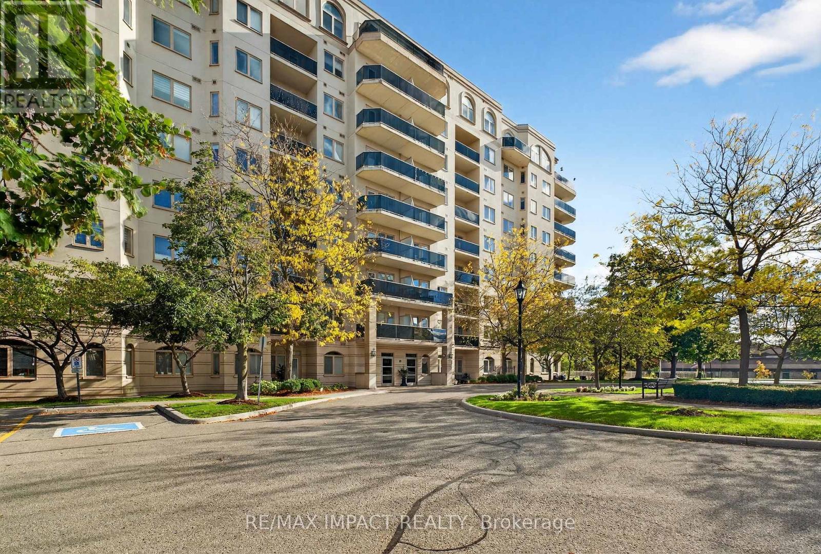 204 - 10 Dayspring Circle, Brampton (Goreway Drive Corridor), Ontario  L6P 1B9 - Photo 3 - W12475701