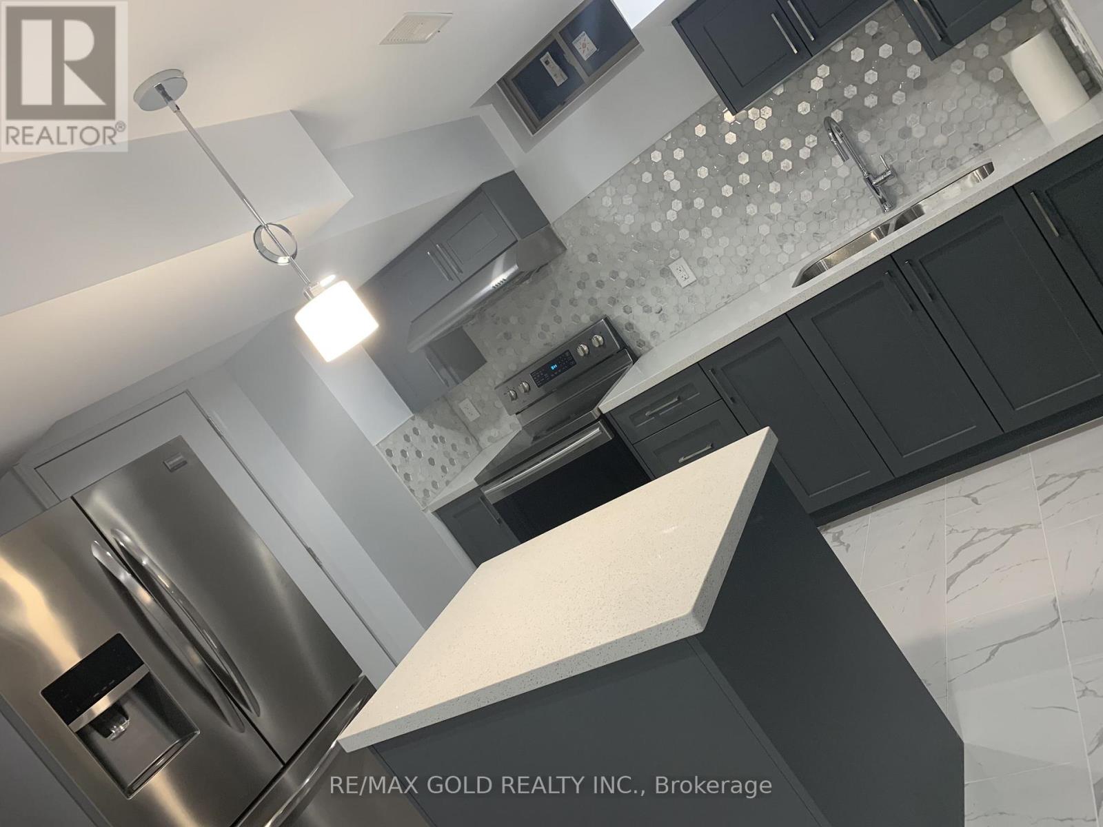 9 Dopp Crescent, Brampton, Ontario  L6P 4C8 - Photo 18 - W12475963