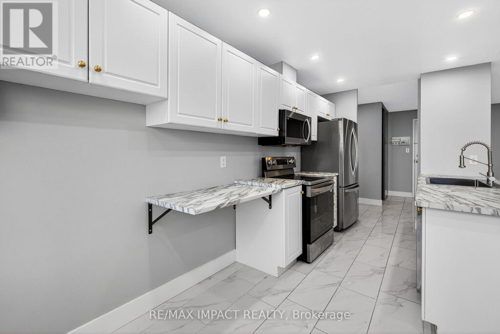 204 - 10 Dayspring Circle, Brampton (Goreway Drive Corridor), Ontario  L6P 1B9 - Photo 14 - W12475701