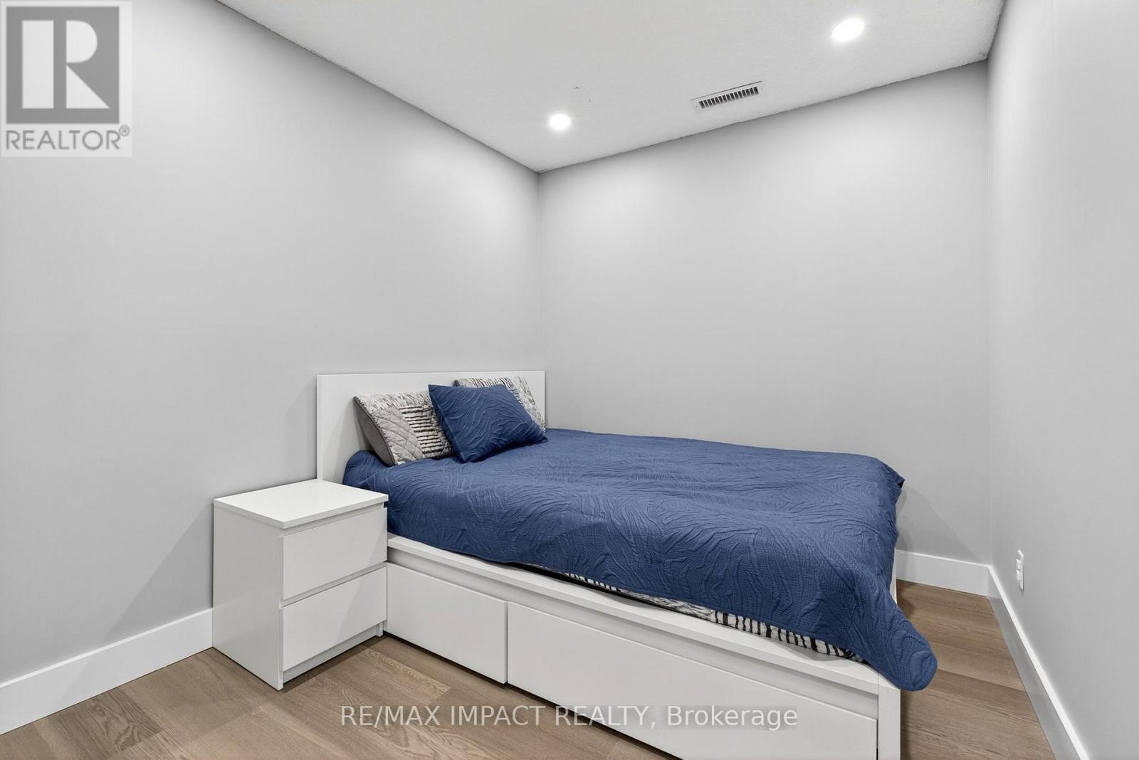 204 - 10 Dayspring Circle, Brampton (Goreway Drive Corridor), Ontario  L6P 1B9 - Photo 19 - W12475701