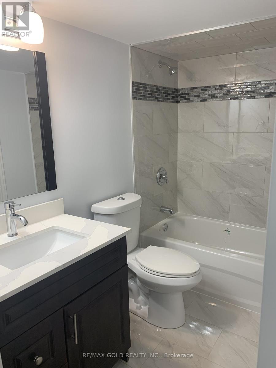 9 Dopp Crescent, Brampton, Ontario  L6P 4C8 - Photo 11 - W12475963