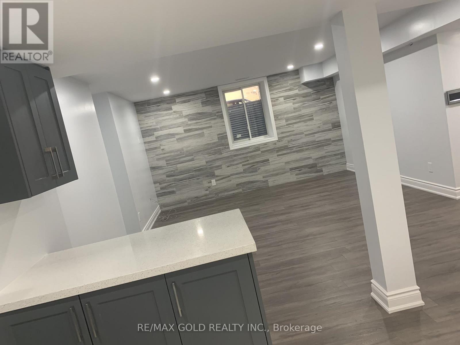 9 Dopp Crescent, Brampton, Ontario  L6P 4C8 - Photo 15 - W12475963