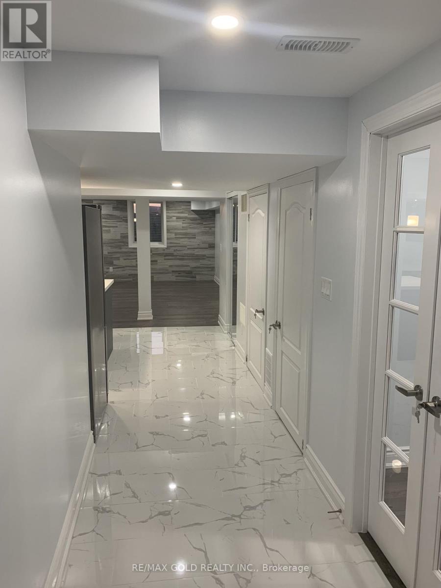 9 Dopp Crescent, Brampton, Ontario  L6P 4C8 - Photo 2 - W12475963