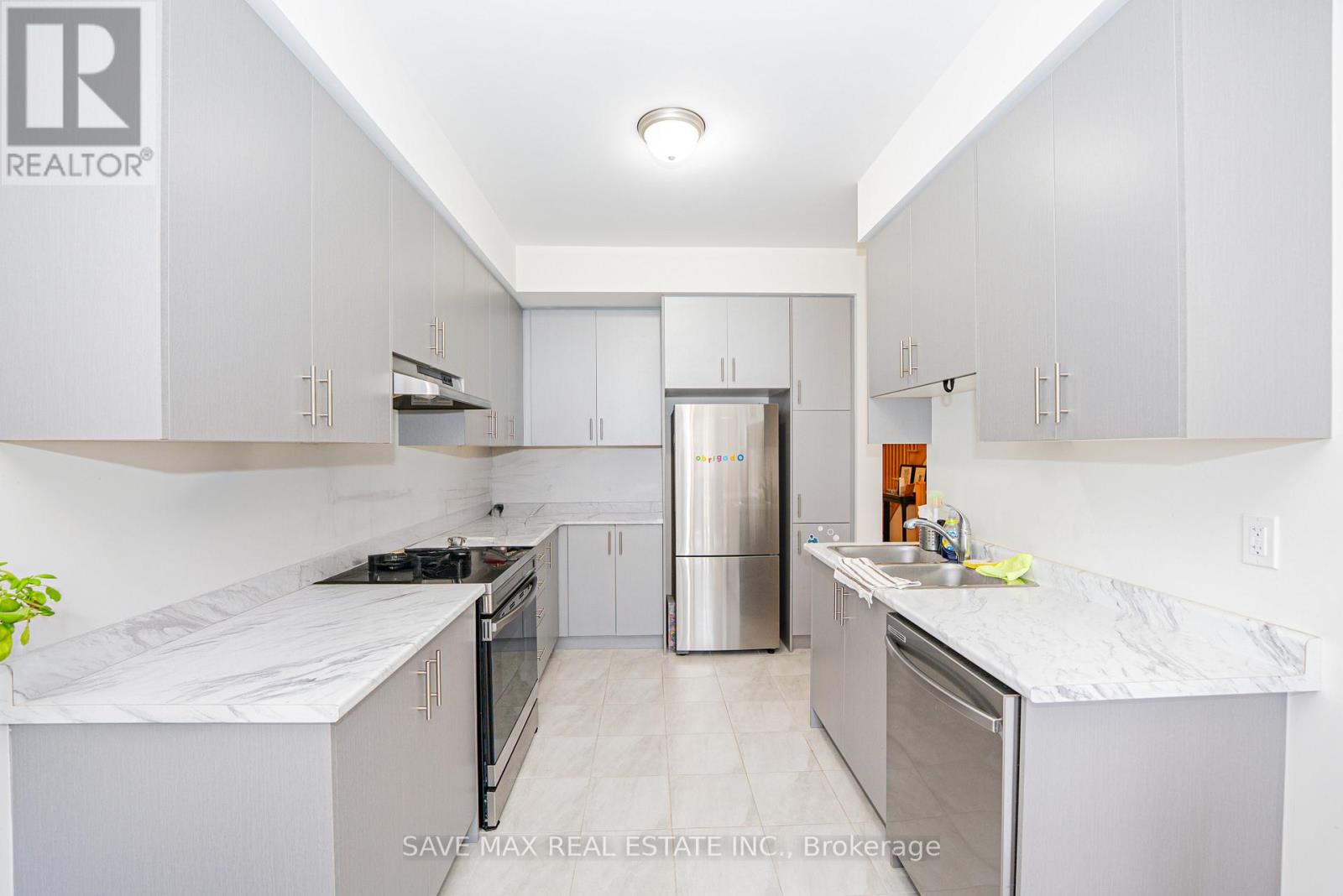 136 Sapphire Way, Thorold (Rolling Meadows), Ontario  L2V 0B8 - Photo 10 - X12475545