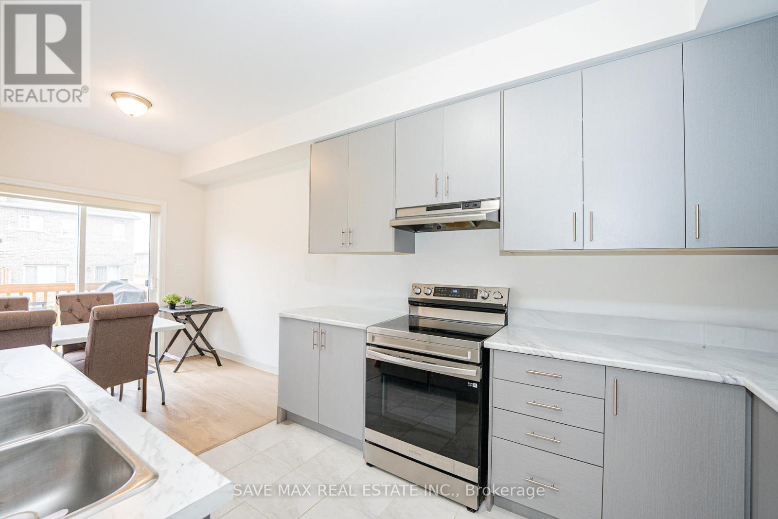 136 Sapphire Way, Thorold (Rolling Meadows), Ontario  L2V 0B8 - Photo 13 - X12475545