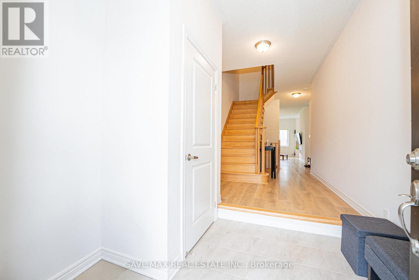 136 Sapphire Way, Thorold (Rolling Meadows), Ontario  L2V 0B8 - Photo 9 - X12475545