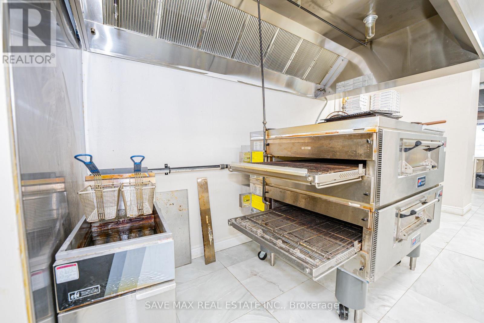 103 - 60 Frederick Street, Kitchener, Ontario  N2H 0L7 - Photo 6 - X12475573