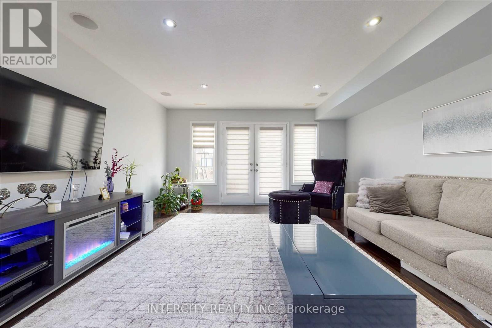 1a - 50 Howe Drive, Kitchener, Ontario  N2E 0A3 - Photo 4 - X12475574