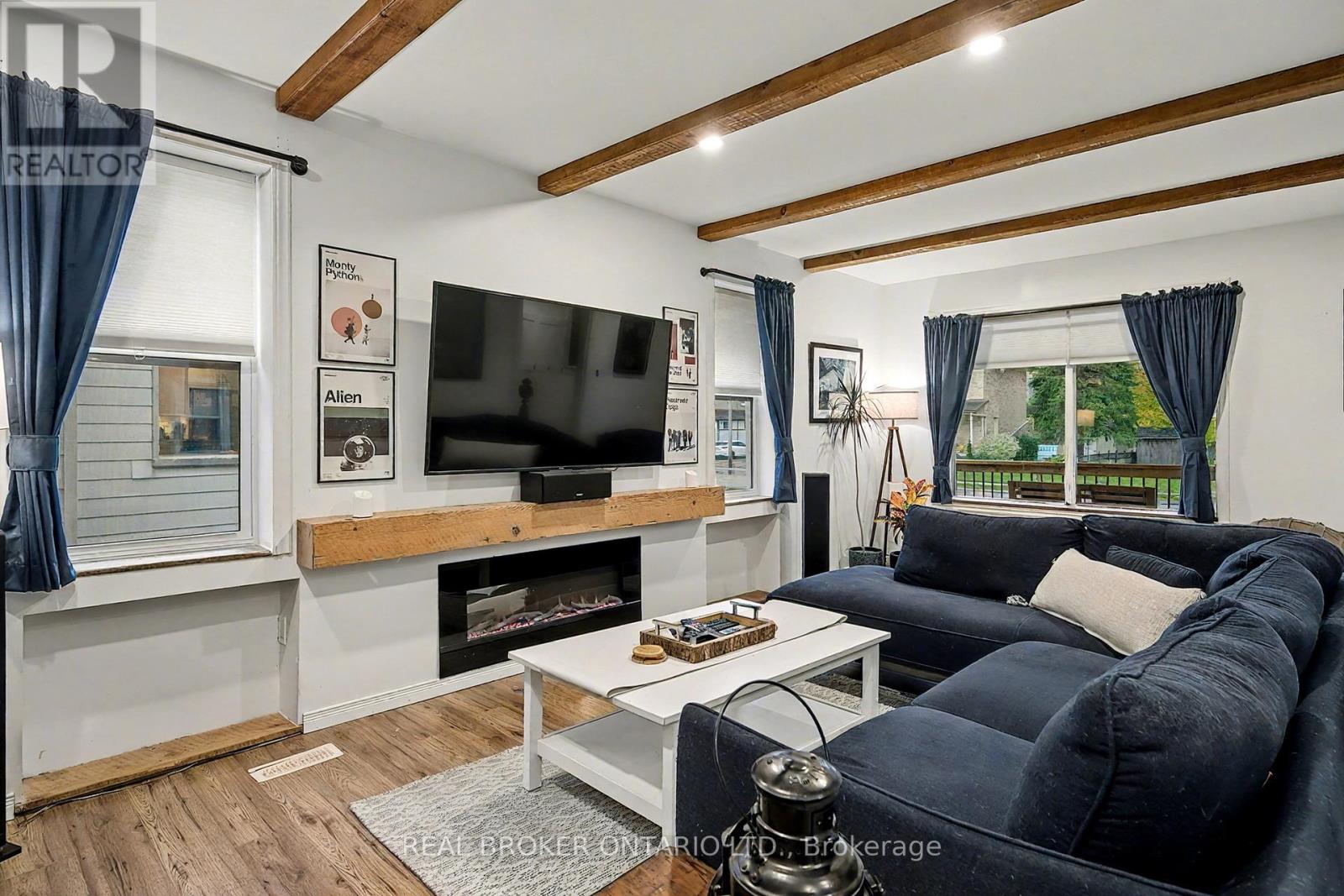 30 Wood Street, Mapleton, Ontario  N0G 1P0 - Photo 10 - X12475590