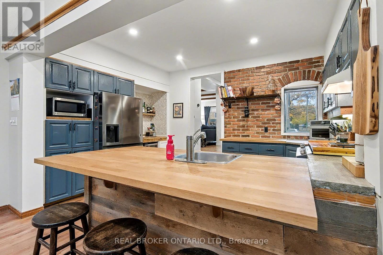 30 Wood Street, Mapleton, Ontario  N0G 1P0 - Photo 16 - X12475590