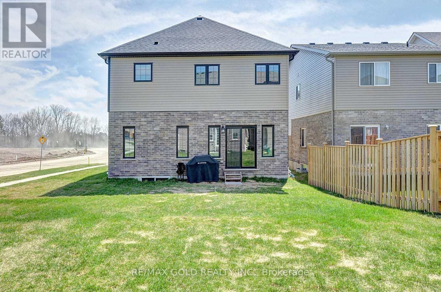 201 Tall Grass Crescent, Kitchener, Ontario  N2P 0G6 - Photo 4 - X12475599