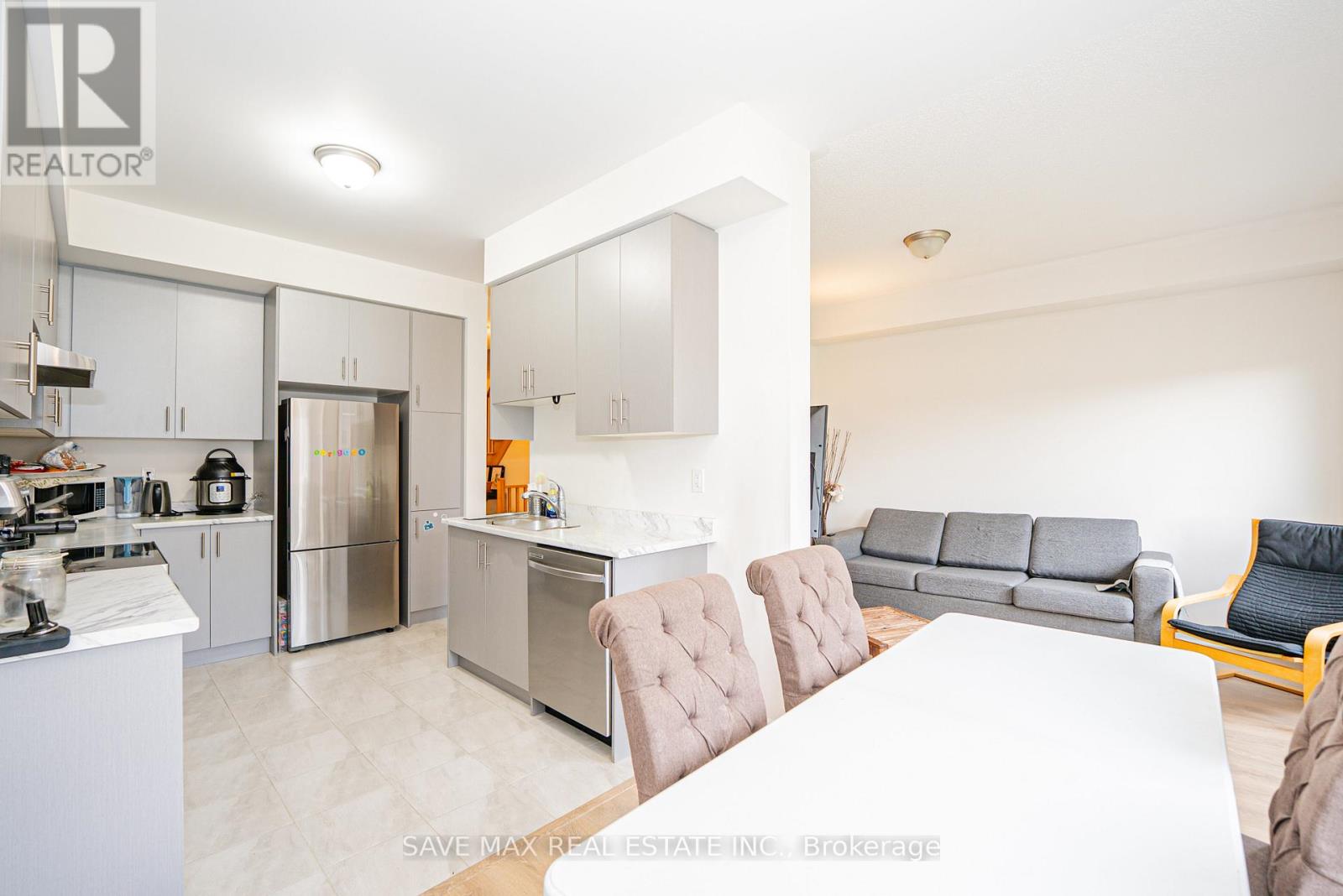 136 Sapphire Way W, Thorold, Ontario  L2V 0B8 - Photo 11 - X12475600