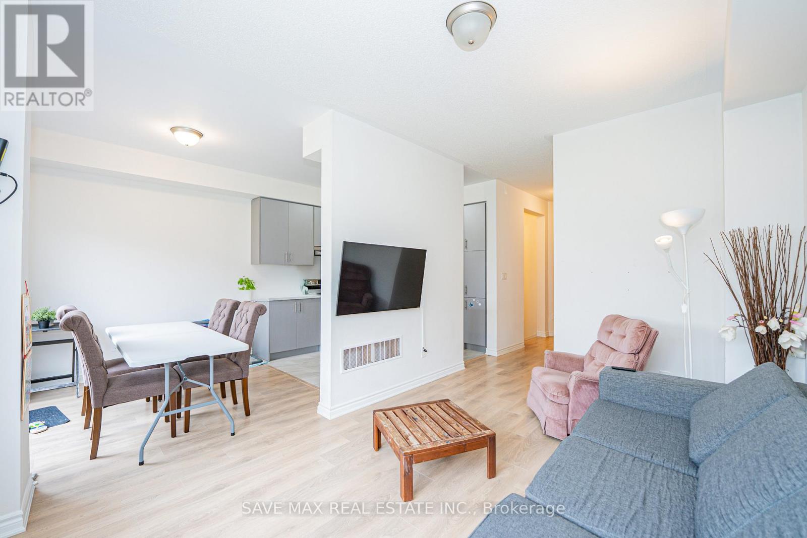 136 Sapphire Way W, Thorold, Ontario  L2V 0B8 - Photo 8 - X12475600