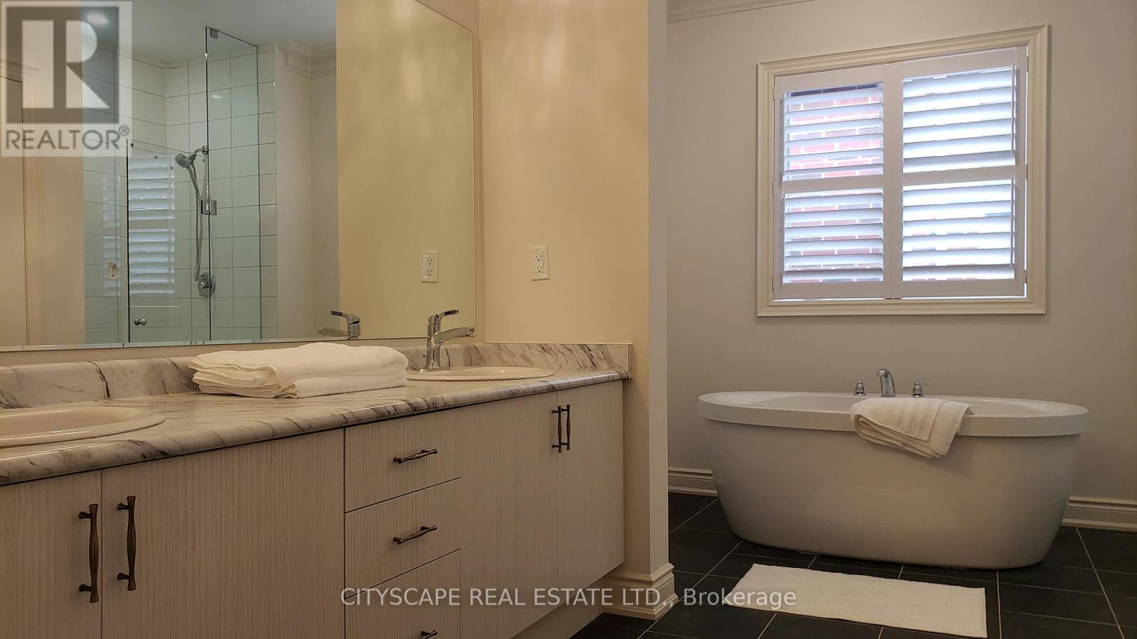 114 Avanti Crescent, Hamilton, Ontario  L8B 1W8 - Photo 12 - X12475612
