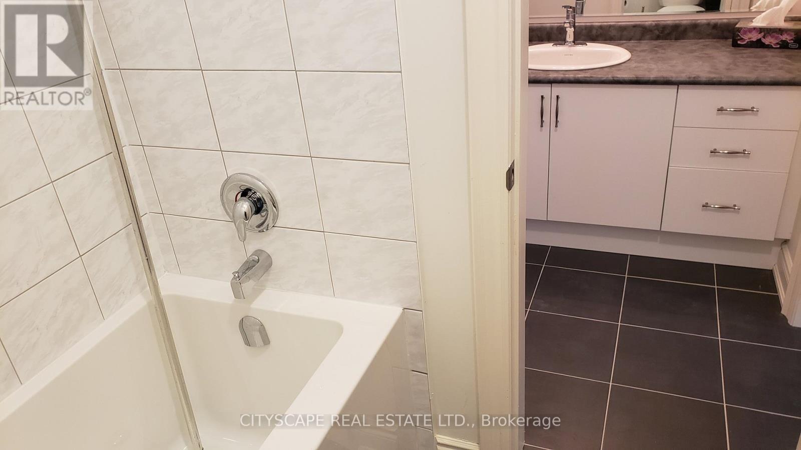 114 Avanti Crescent, Hamilton, Ontario  L8B 1W8 - Photo 18 - X12475612