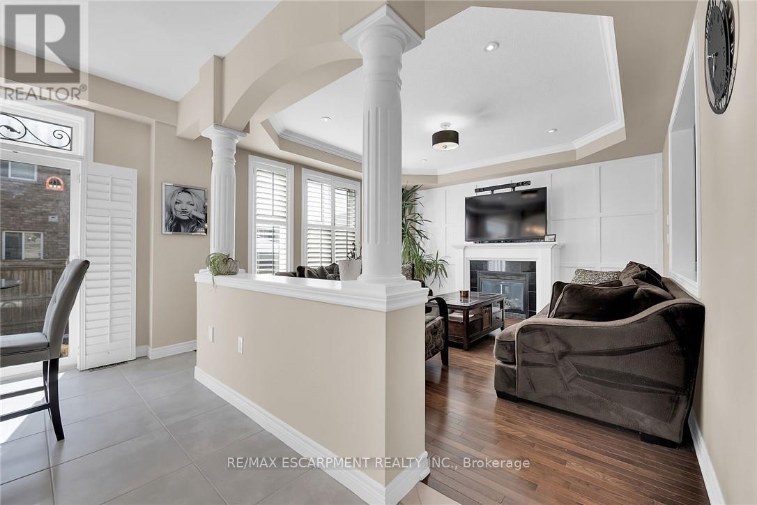 8 Chartwell Circle, Hamilton (Jerome), Ontario  L9A 0B6 - Photo 10 - X12475620