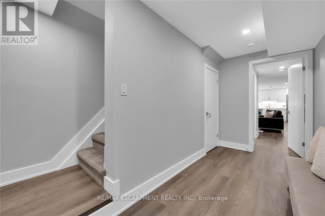 8 Chartwell Circle, Hamilton (Jerome), Ontario  L9A 0B6 - Photo 34 - X12475620