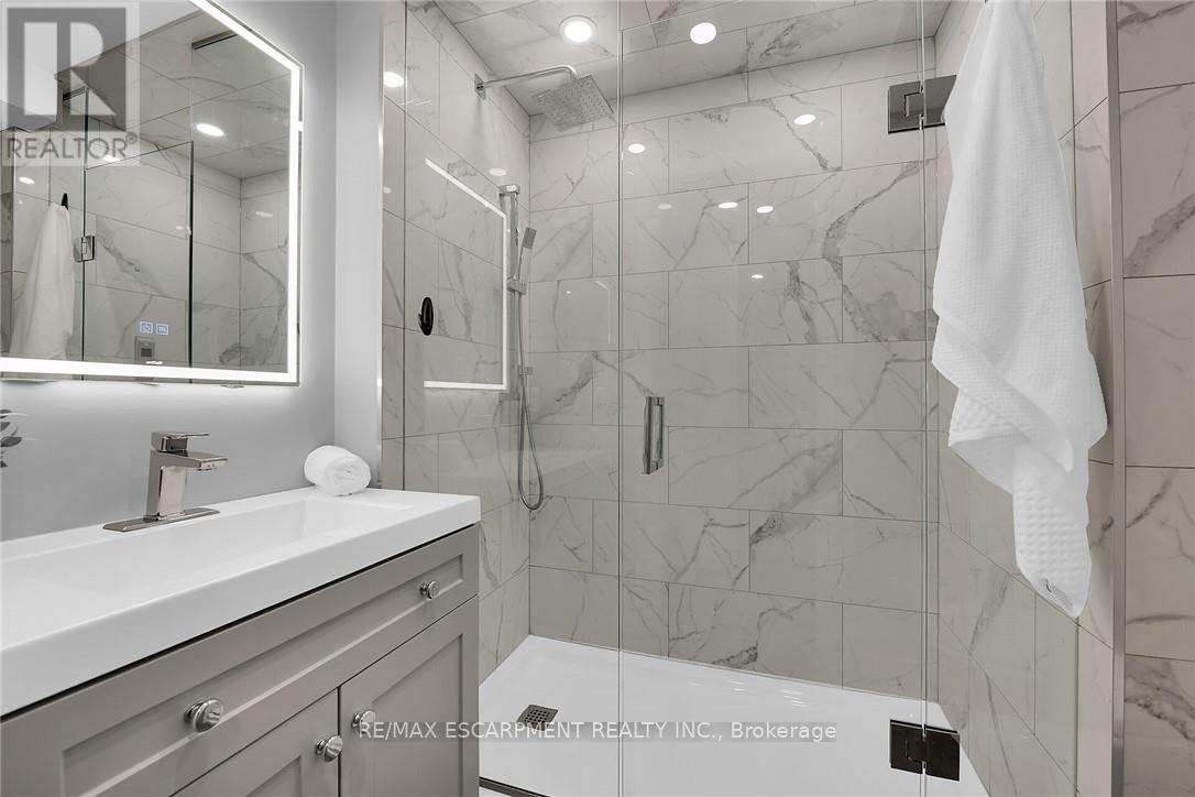 8 Chartwell Circle, Hamilton (Jerome), Ontario  L9A 0B6 - Photo 35 - X12475620