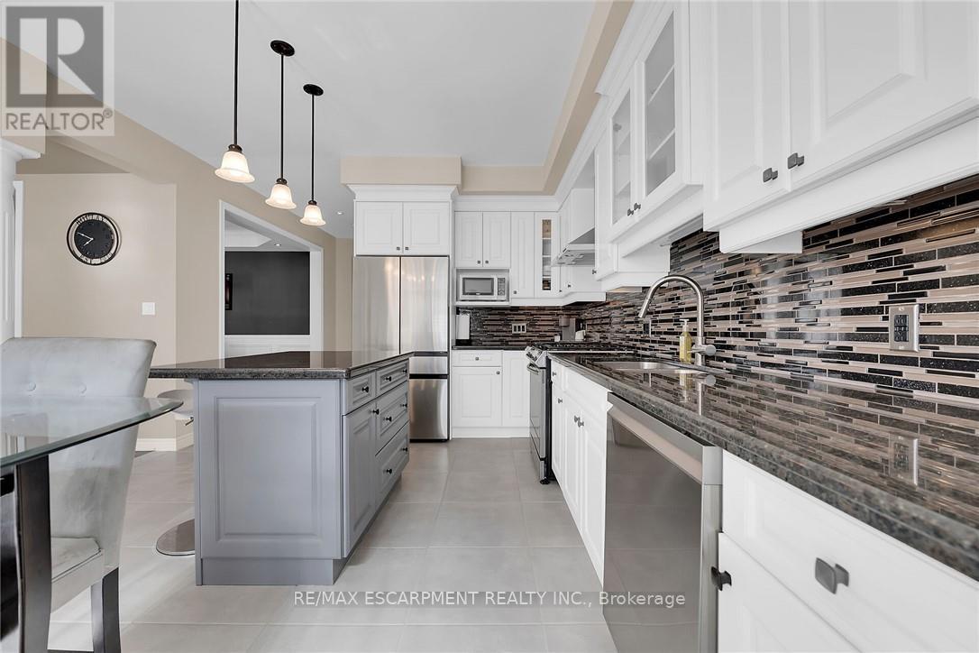 8 Chartwell Circle, Hamilton (Jerome), Ontario  L9A 0B6 - Photo 6 - X12475620