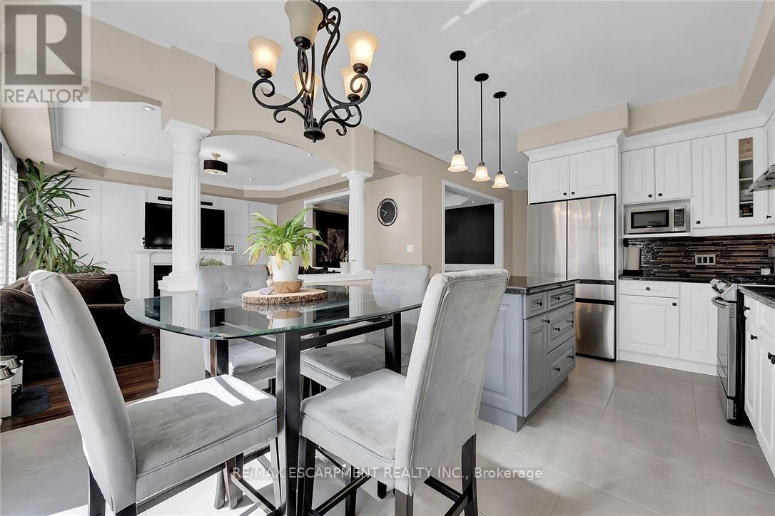 8 Chartwell Circle, Hamilton (Jerome), Ontario  L9A 0B6 - Photo 8 - X12475620