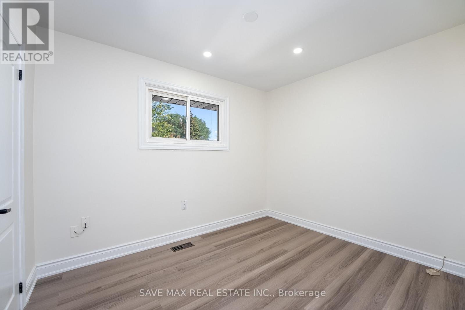 441 West 5th Street, Hamilton, Ontario  L9C 3P5 - Photo 22 - X12475621