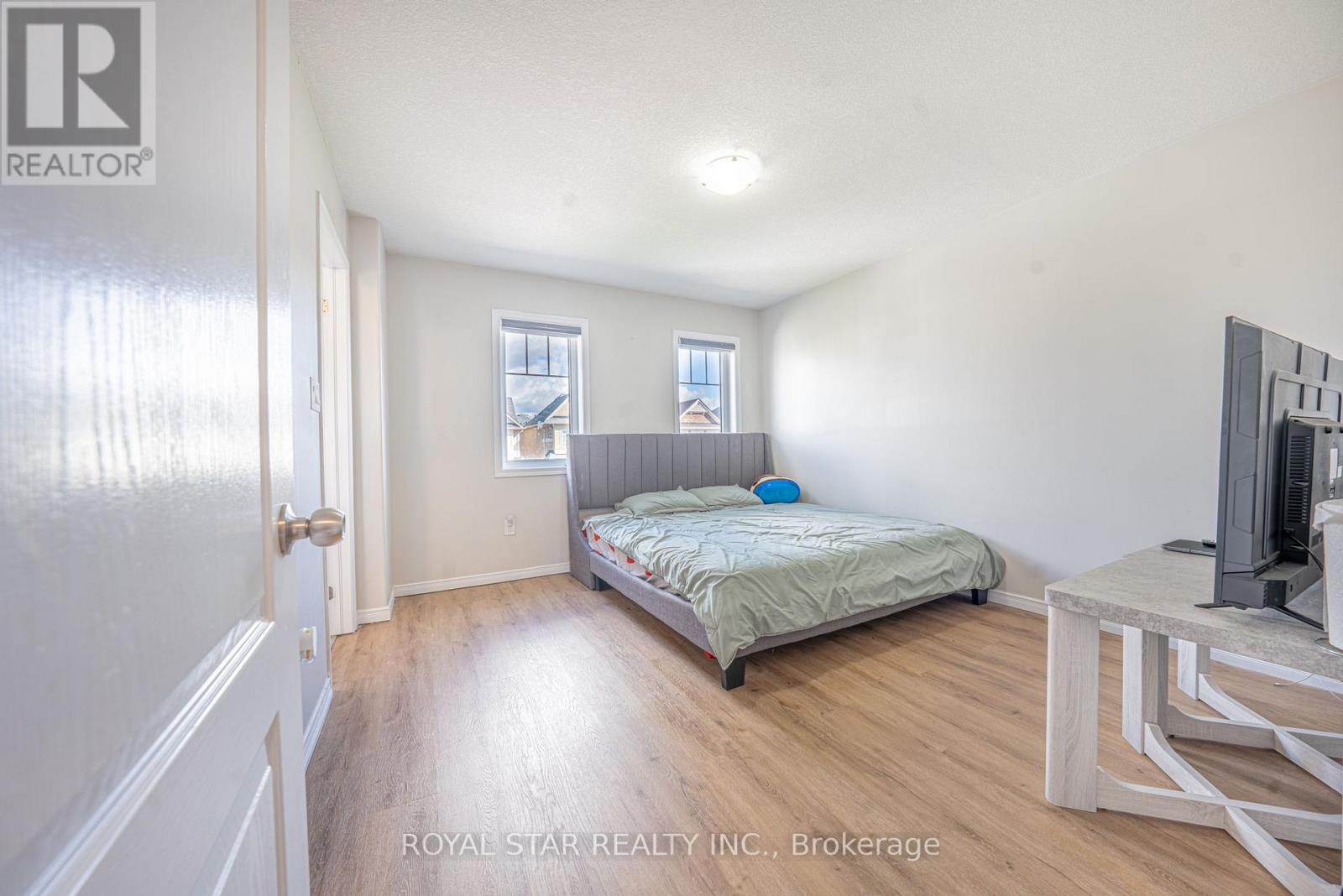 170 Esther Crescent, Thorold, Ontario  L3B 5N5 - Photo 10 - X12475671