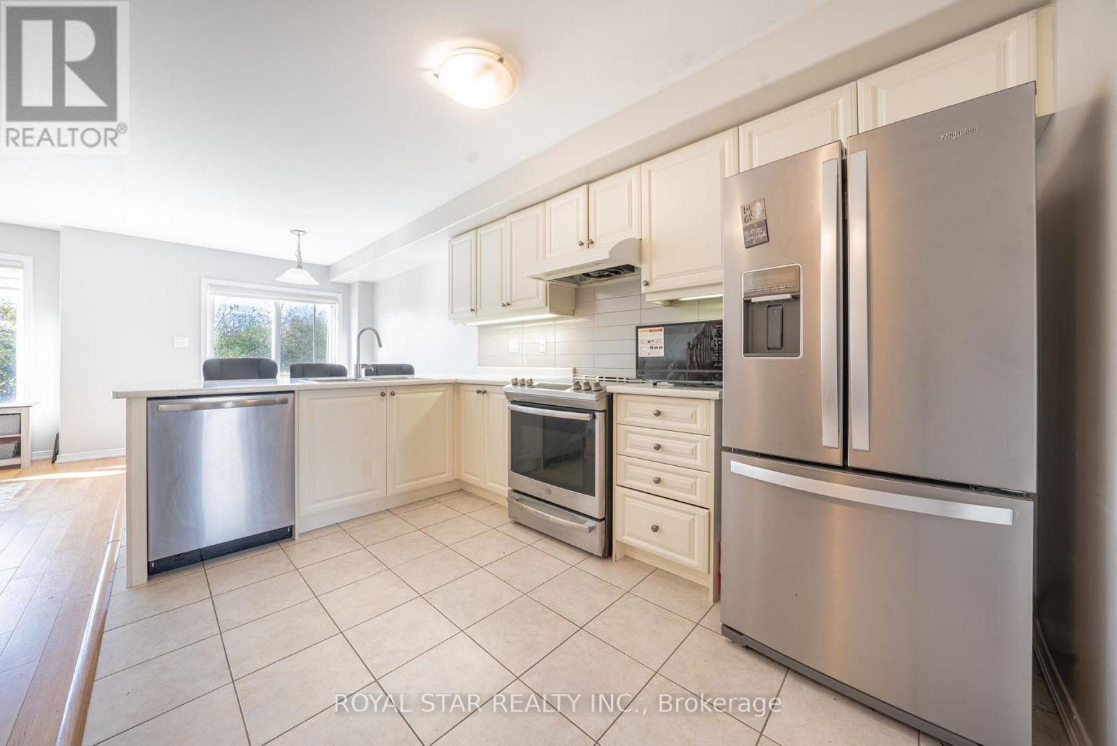 170 Esther Crescent, Thorold, Ontario  L3B 5N5 - Photo 3 - X12475671