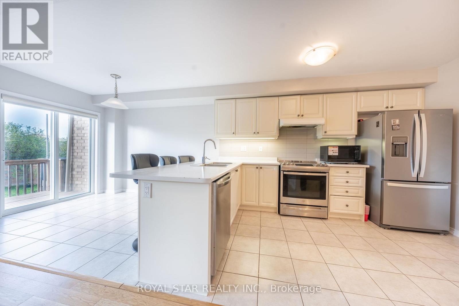 170 Esther Crescent, Thorold, Ontario  L3B 5N5 - Photo 7 - X12475671