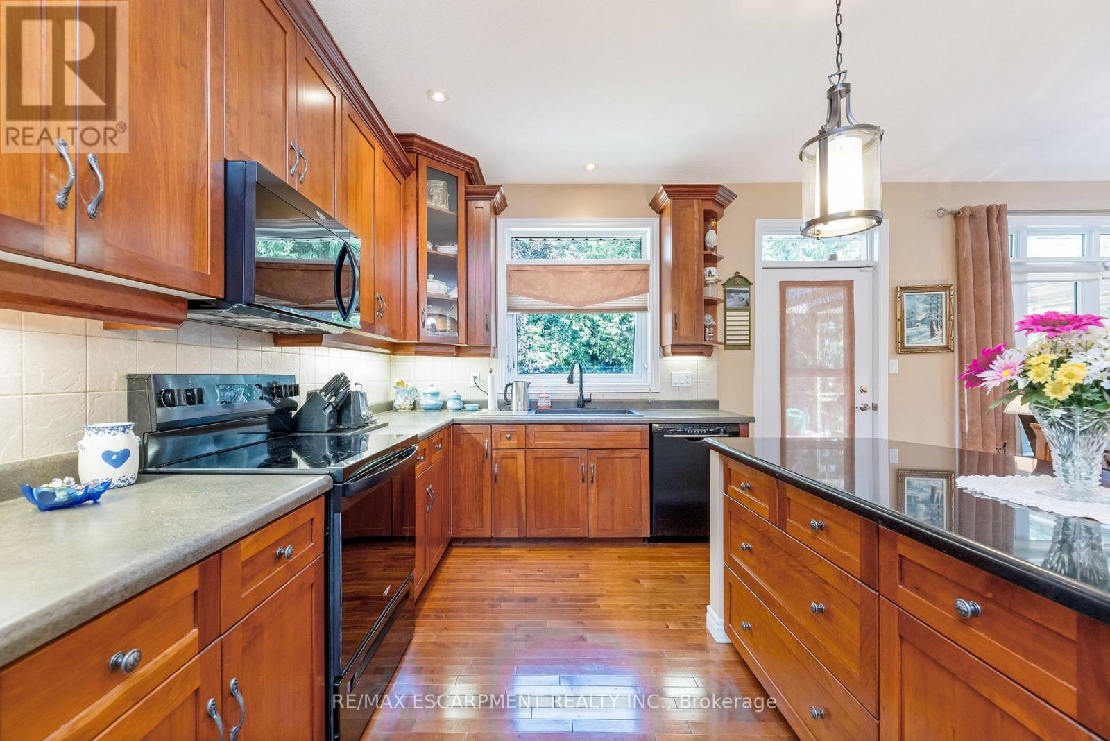 178 Bernardi Crescent, Guelph/eramosa, Ontario  N0B 2K0 - Photo 15 - X12475674