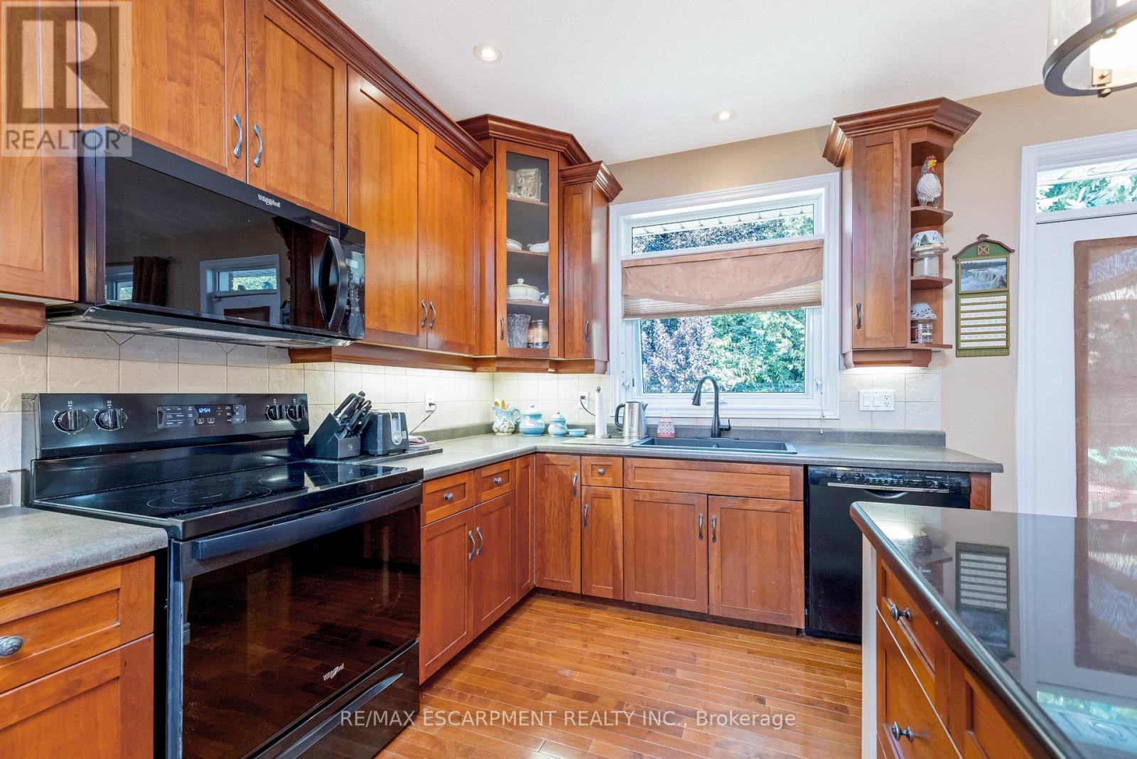 178 Bernardi Crescent, Guelph/eramosa, Ontario  N0B 2K0 - Photo 16 - X12475674