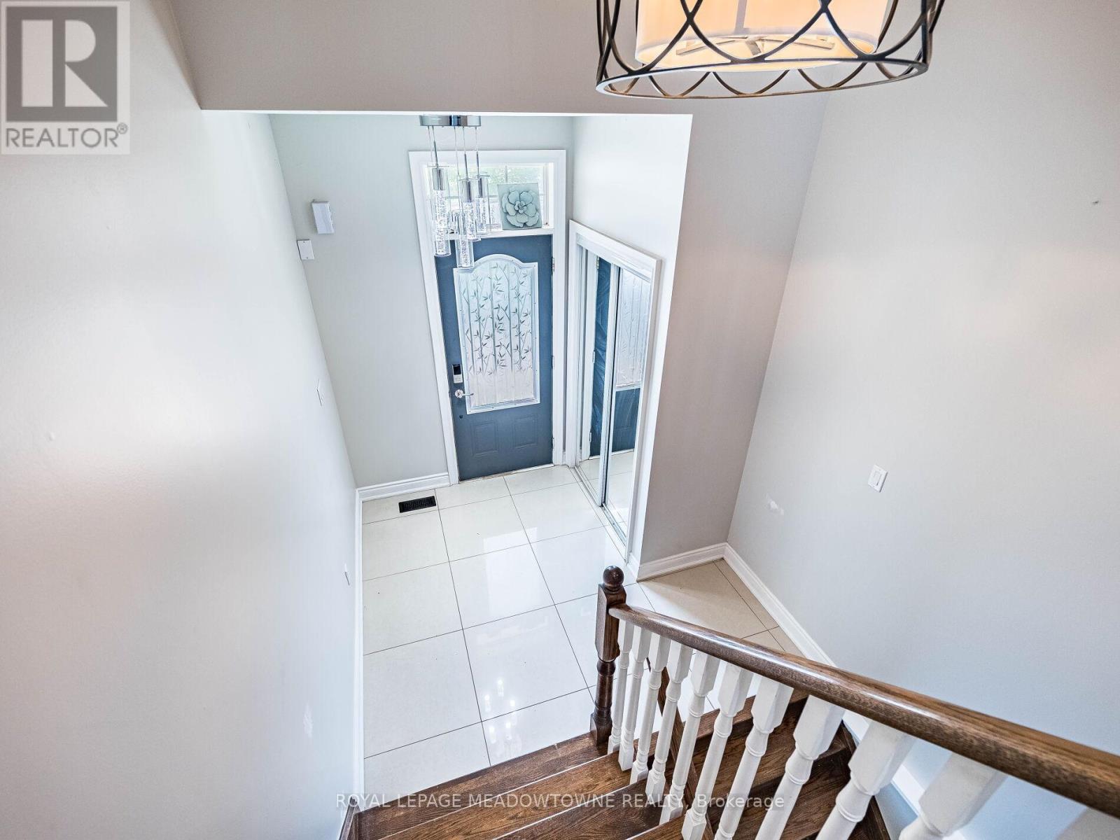 543 Wansbrough Way, Shelburne, Ontario  L9V 2S6 - Photo 5 - X12475794