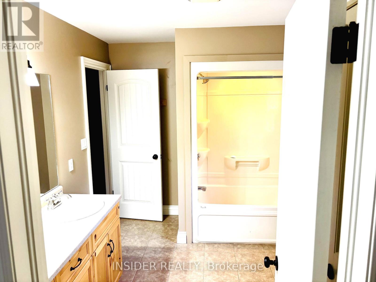 129 Blue Jay Crescent, Grey Highlands, Ontario  N0C 1H0 - Photo 13 - X12475820