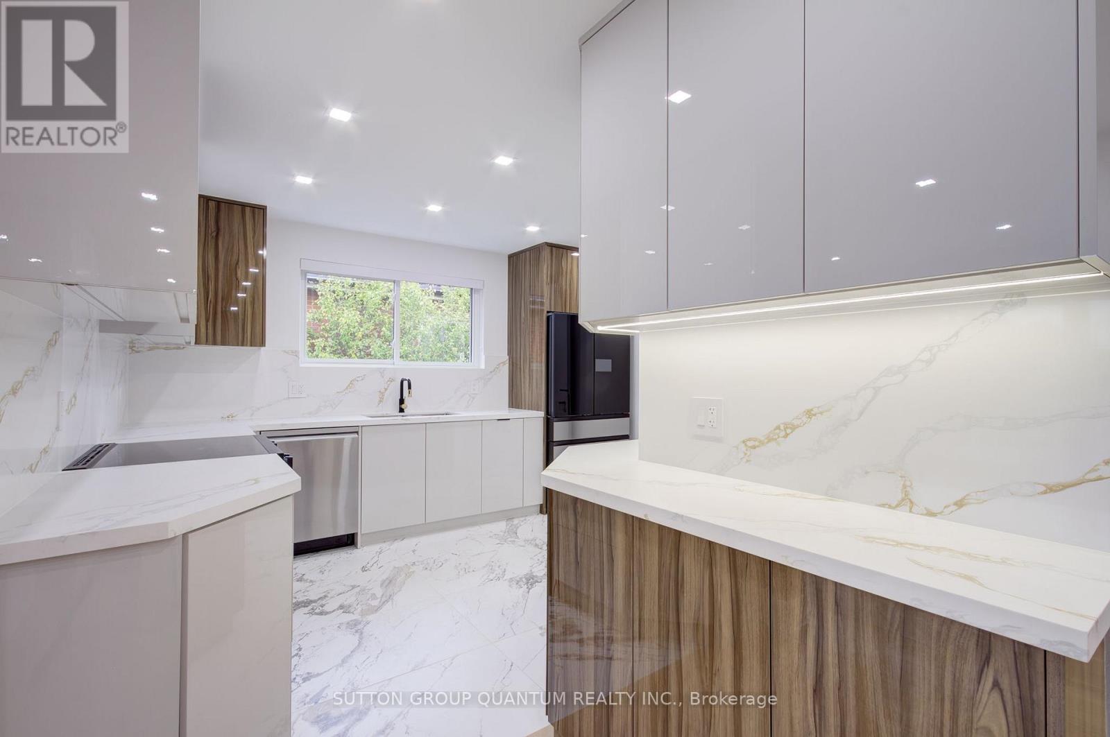 Upper Unit - 95 South Bend Road E, Hamilton, Ontario  L9A 2B3 - Photo 14 - X12475873