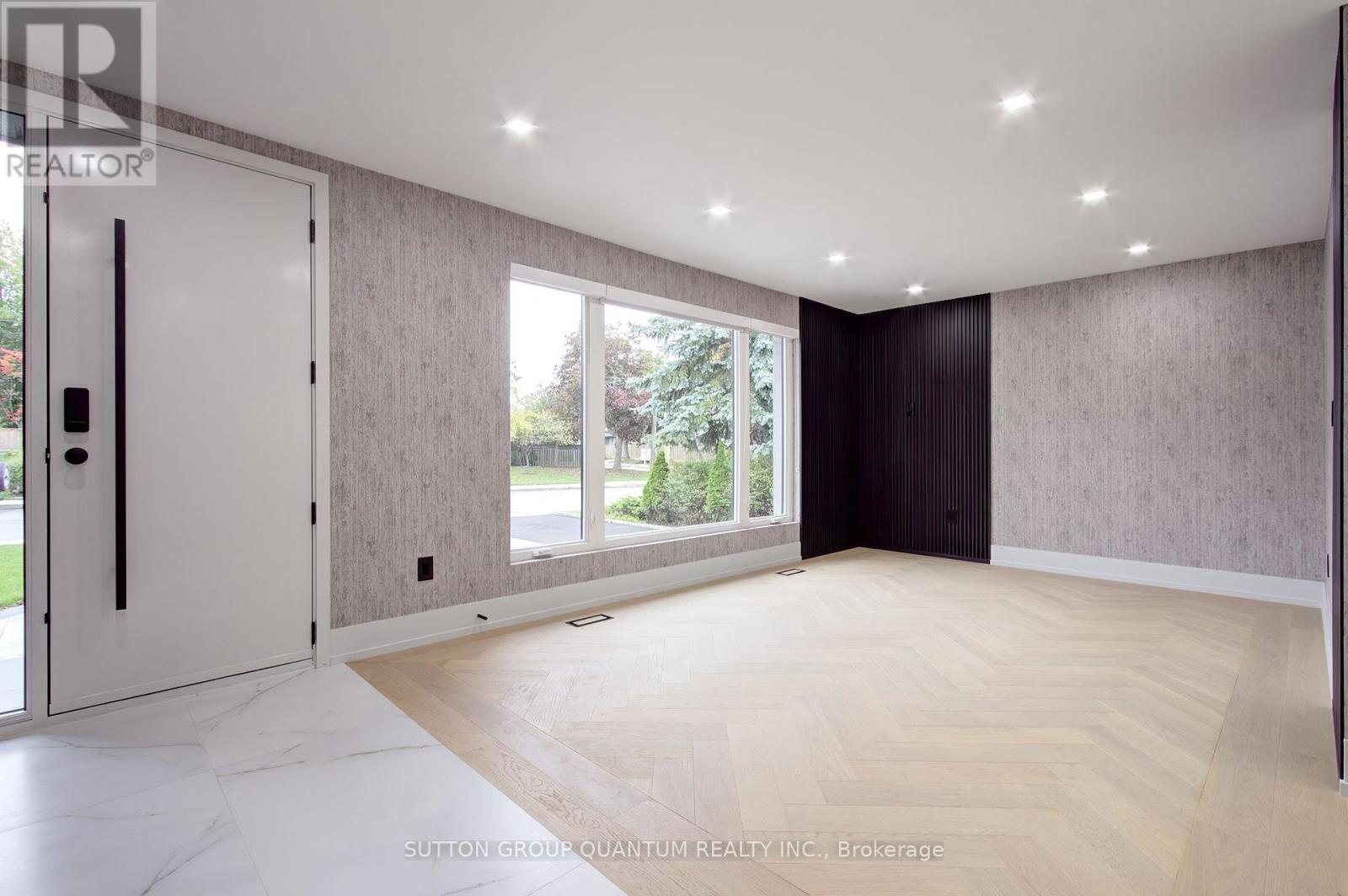 Upper Unit - 95 South Bend Road E, Hamilton, Ontario  L9A 2B3 - Photo 6 - X12475873