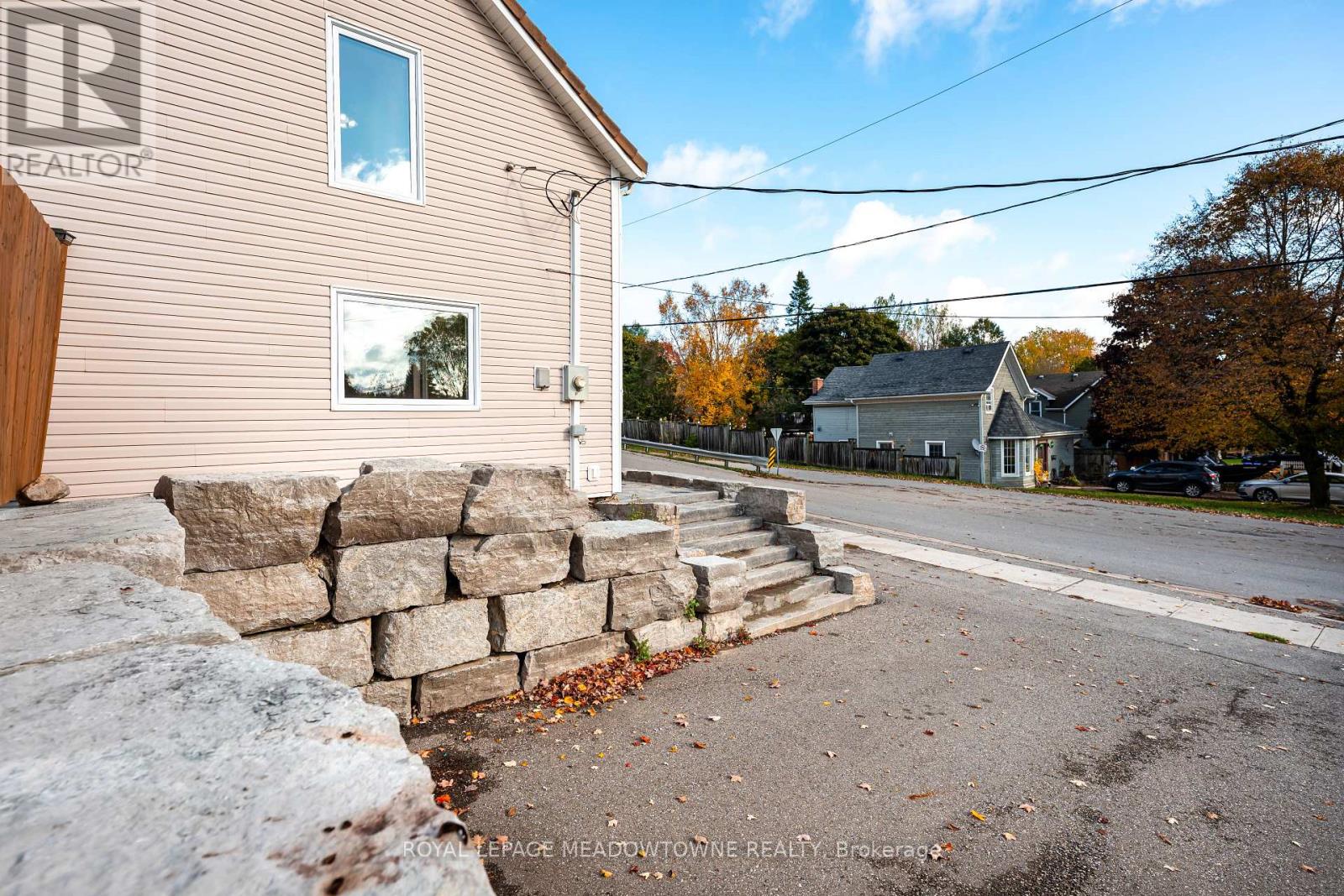 34 Crozier Street, East Luther Grand Valley, Ontario  L0N 1G0 - Photo 5 - X12475884