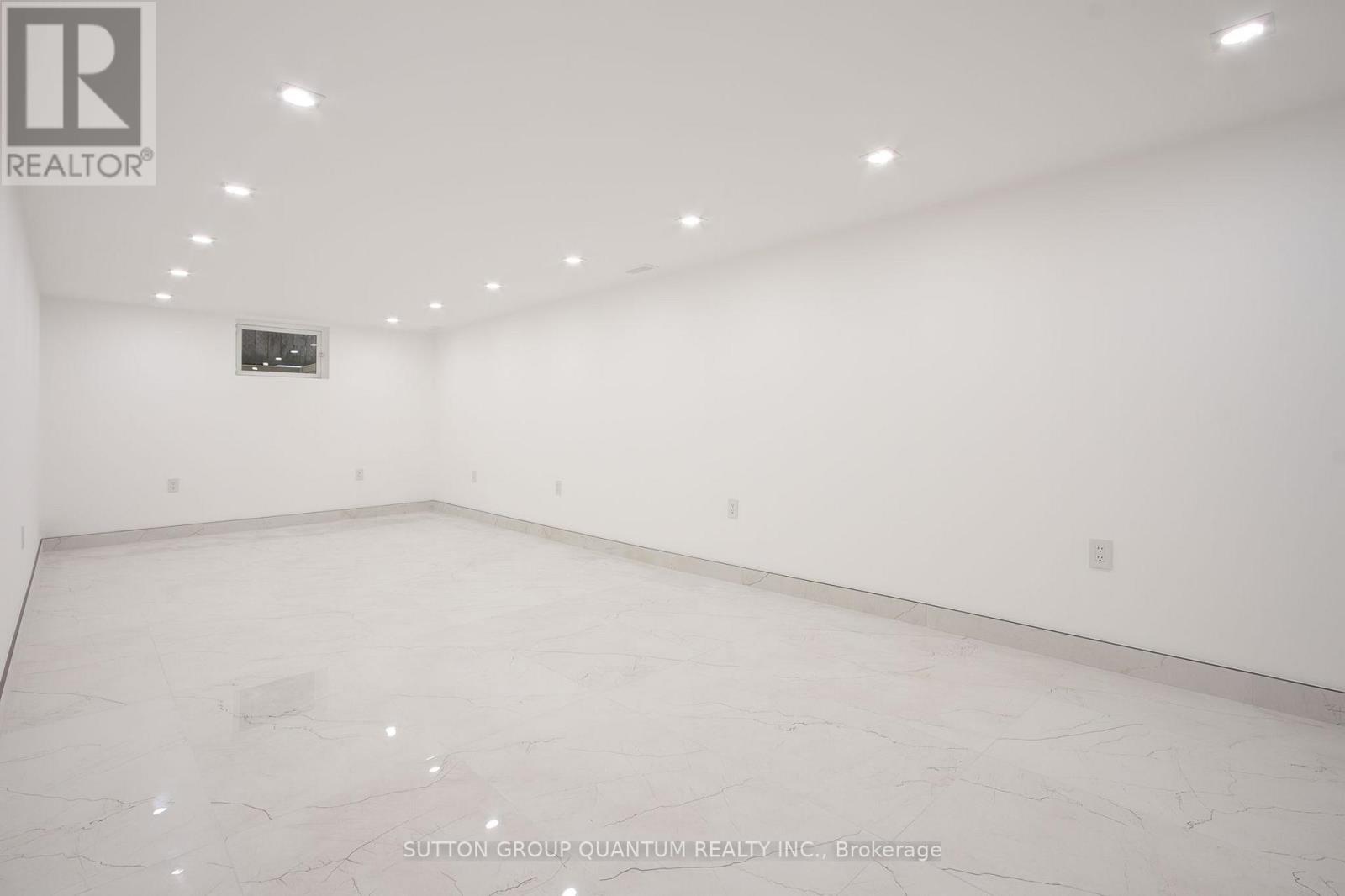Lower Unit - 95 South Bend Road E, Hamilton, Ontario  L9A 2B3 - Photo 11 - X12475900
