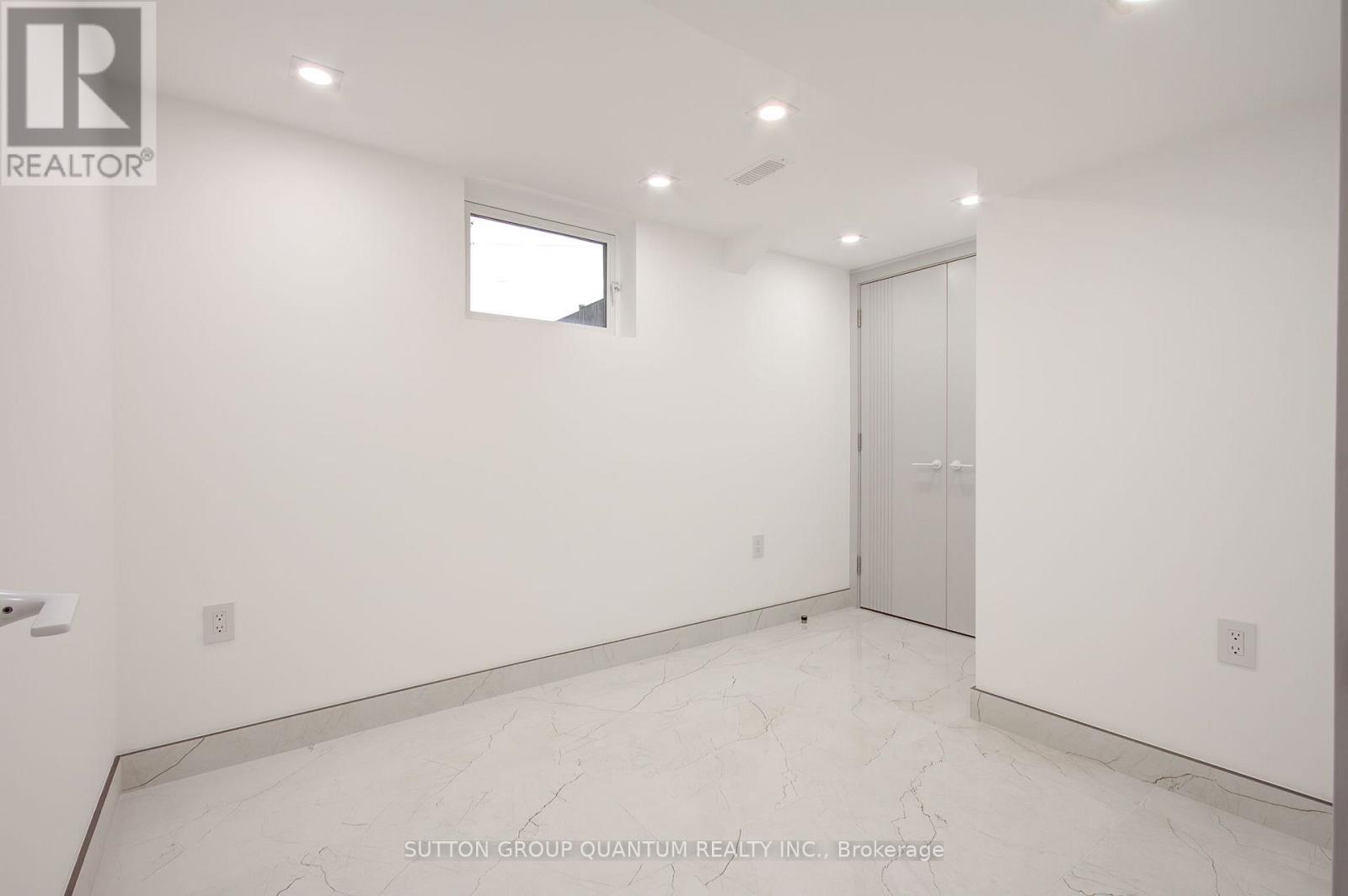 Lower Unit - 95 South Bend Road E, Hamilton, Ontario  L9A 2B3 - Photo 16 - X12475900