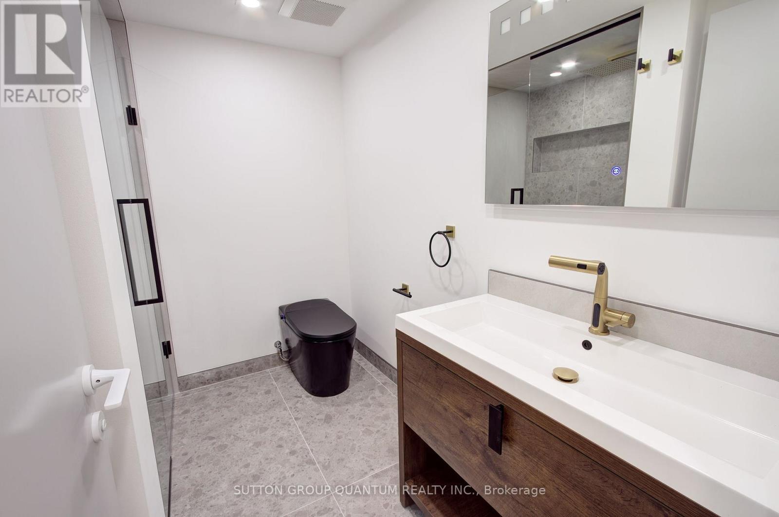 Lower Unit - 95 South Bend Road E, Hamilton, Ontario  L9A 2B3 - Photo 18 - X12475900
