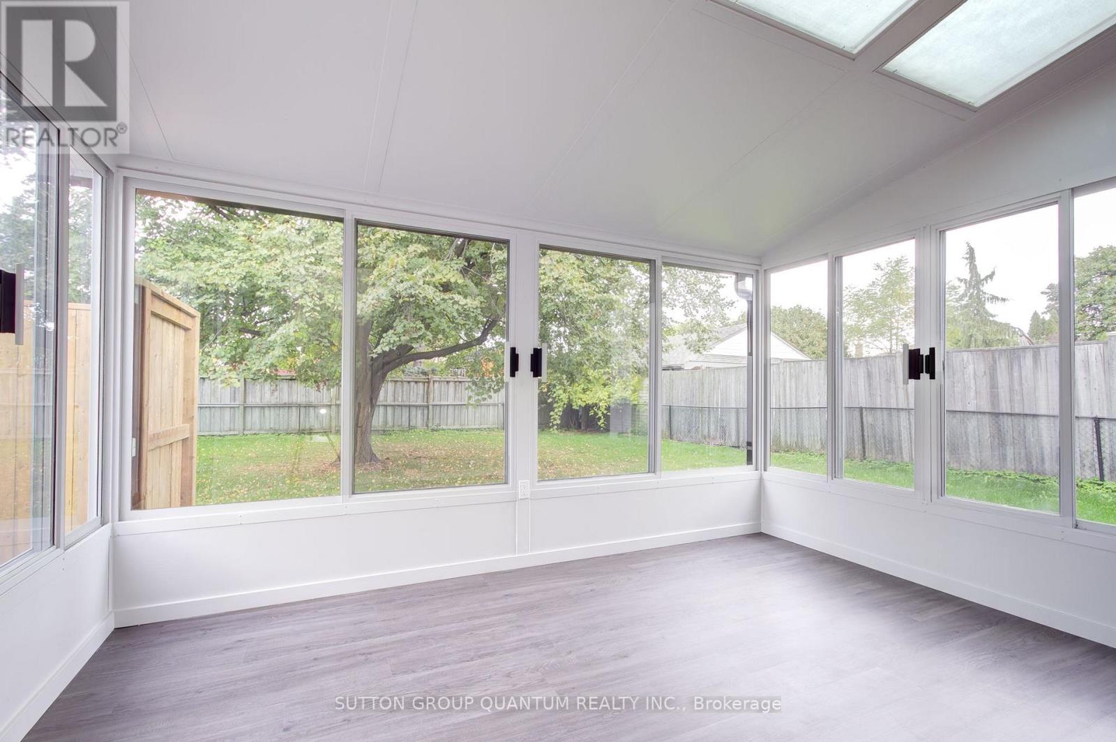 Lower Unit - 95 South Bend Road E, Hamilton, Ontario  L9A 2B3 - Photo 5 - X12475900