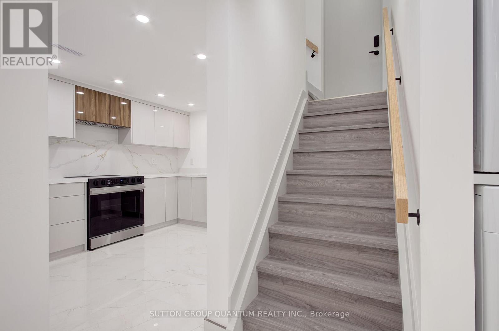 Lower Unit - 95 South Bend Road E, Hamilton, Ontario  L9A 2B3 - Photo 6 - X12475900