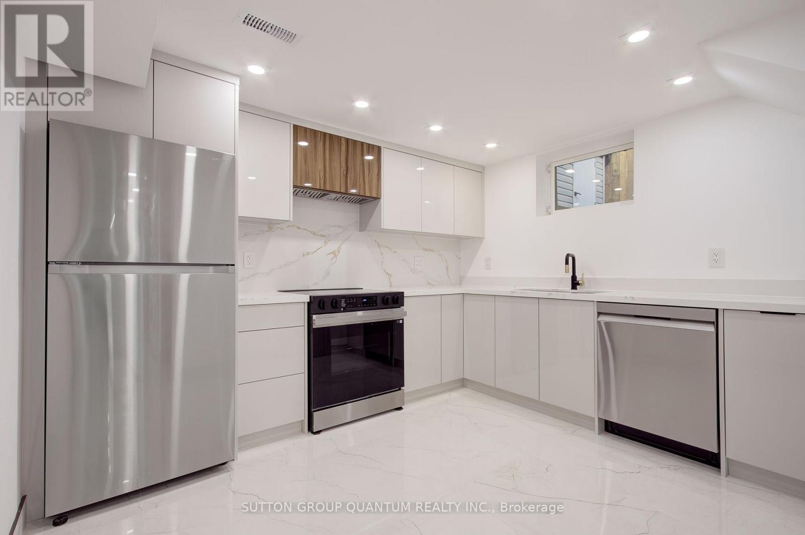 Lower Unit - 95 South Bend Road E, Hamilton, Ontario  L9A 2B3 - Photo 7 - X12475900