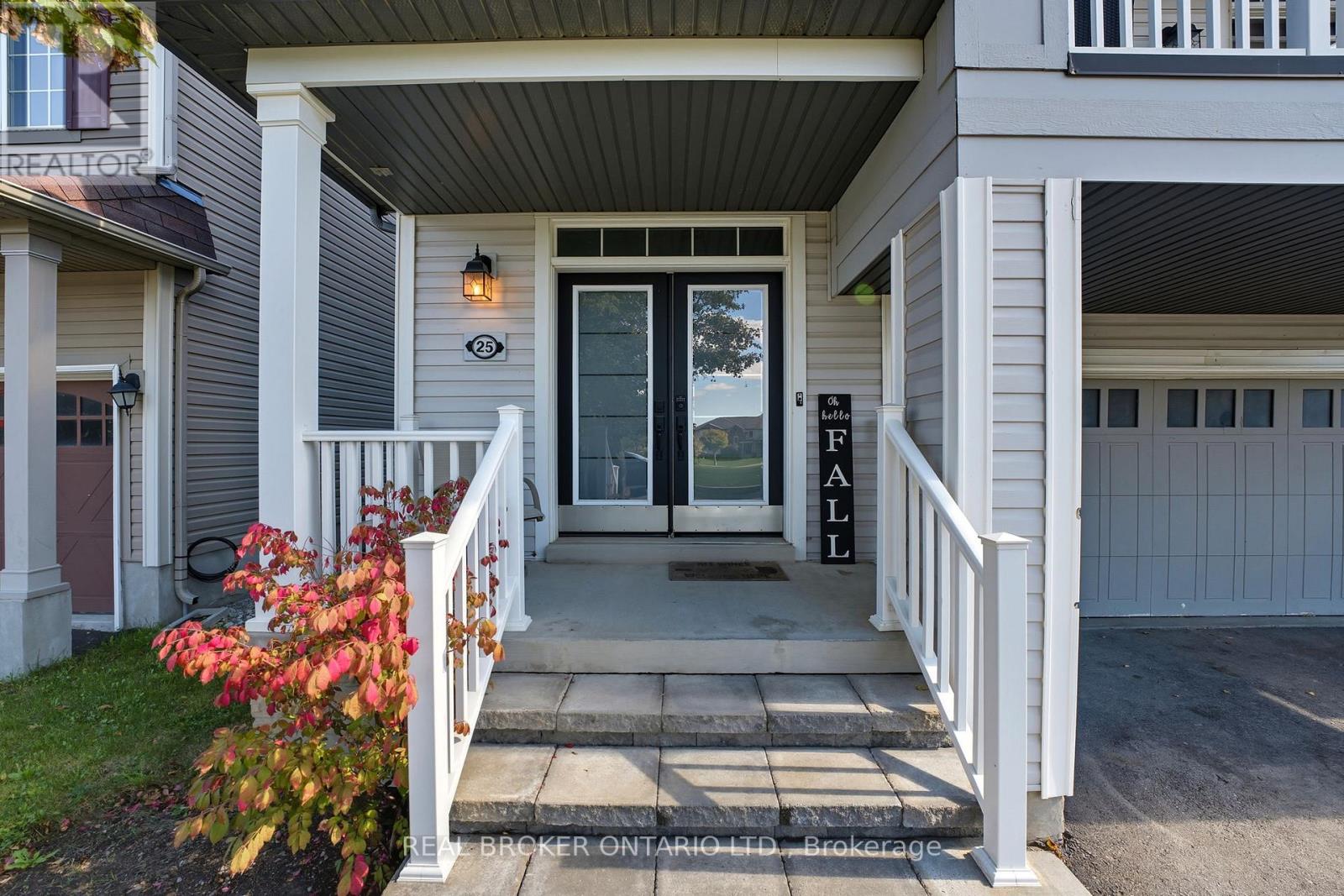 25 Merritt Lane, Brantford, Ontario  N3T 0E9 - Photo 2 - X12475908