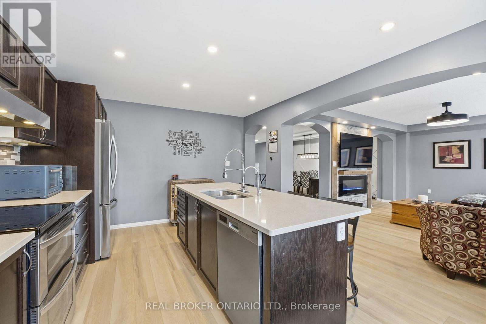 25 Merritt Lane, Brantford, Ontario  N3T 0E9 - Photo 8 - X12475908