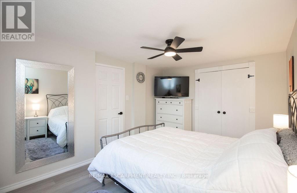 138 Victor Boulevard, Hamilton, Ontario  L9A 2V4 - Photo 11 - X12475949