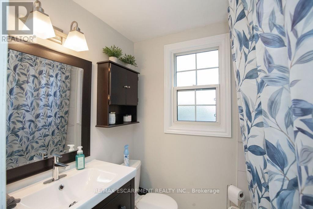 138 Victor Boulevard, Hamilton, Ontario  L9A 2V4 - Photo 12 - X12475949