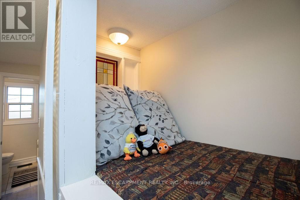 138 Victor Boulevard, Hamilton, Ontario  L9A 2V4 - Photo 13 - X12475949